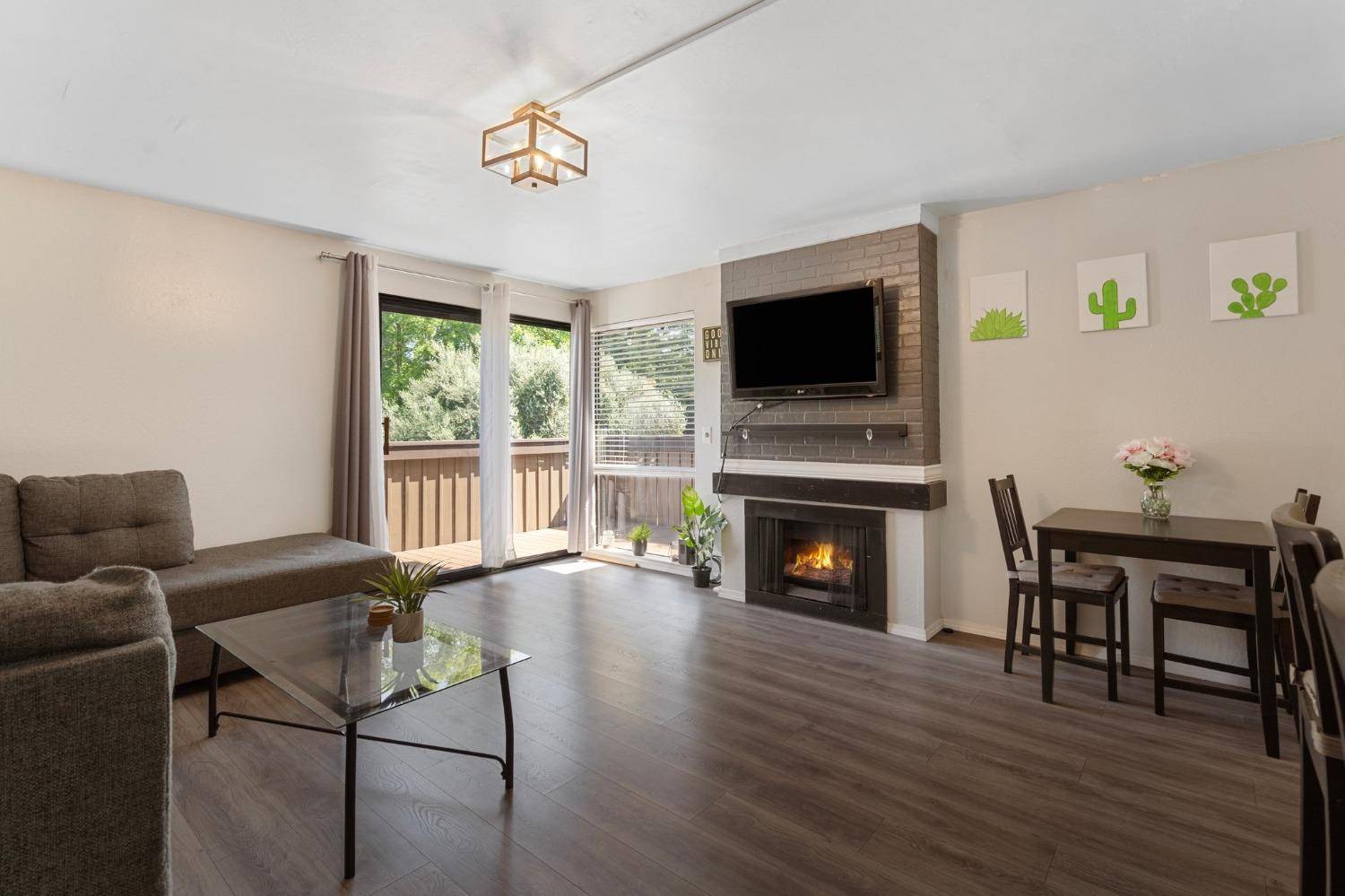 Sacramento, CA 95825,989 Fulton AVE #480