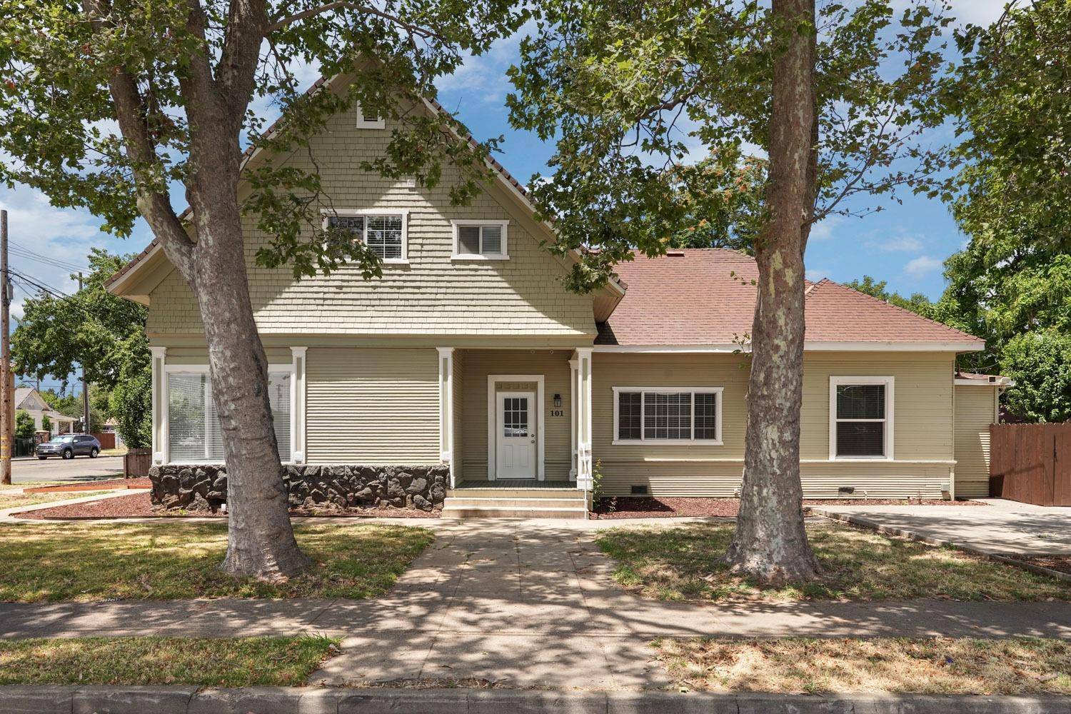 Lodi, CA 95240,101 W Lockeford ST