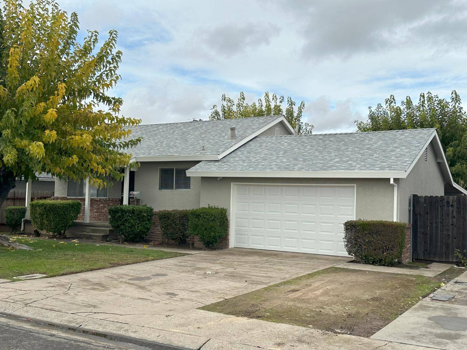 Sacramento, CA 95828,8011 Betty Lou DR