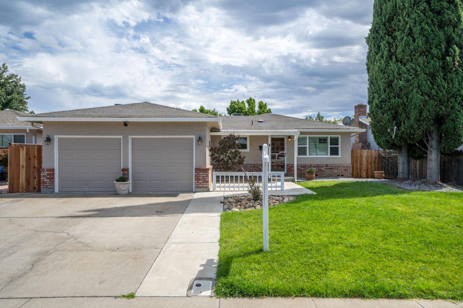 Manteca, CA 95336,998 Sapphire way