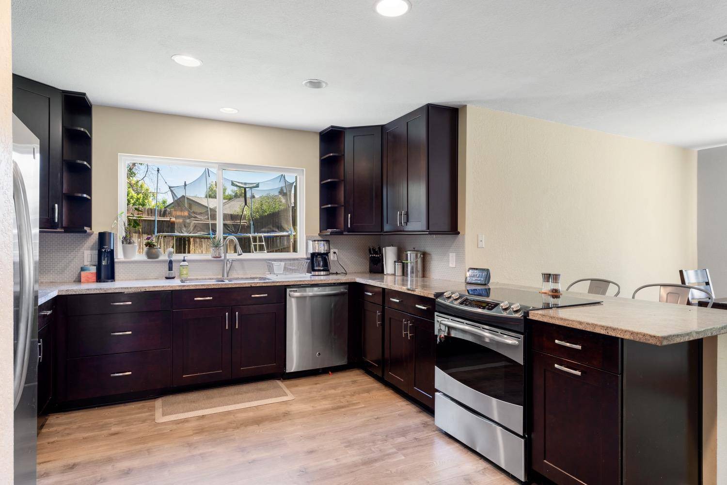 Orangevale, CA 95662,5806 Oak Garden CT