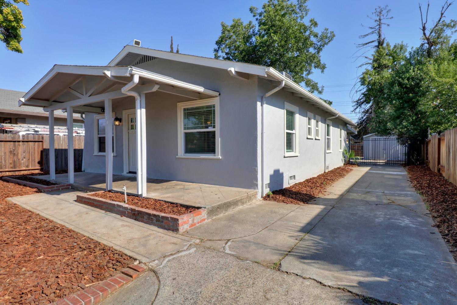 Sacramento, CA 95815,654 Santiago AVE