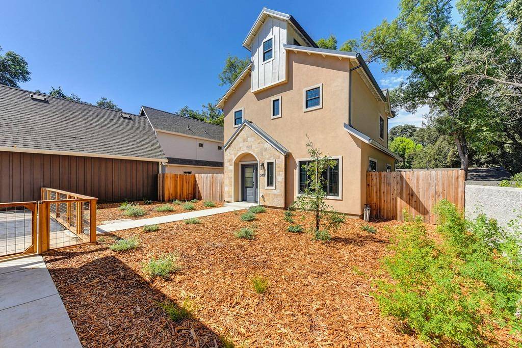 Sacramento, CA 95818,2705 Swanston Oak LN