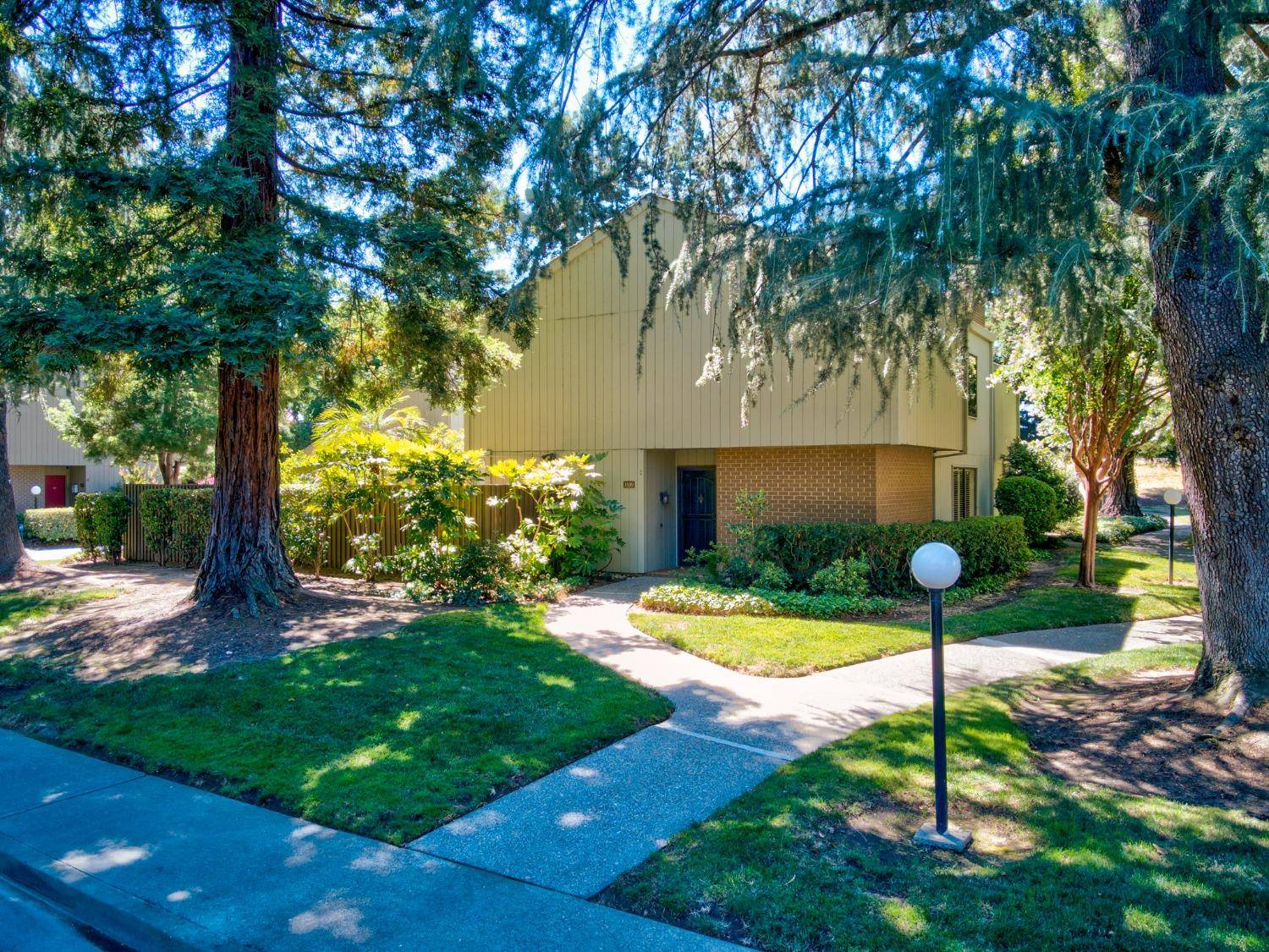 Sacramento, CA 95825,1539 University AVE