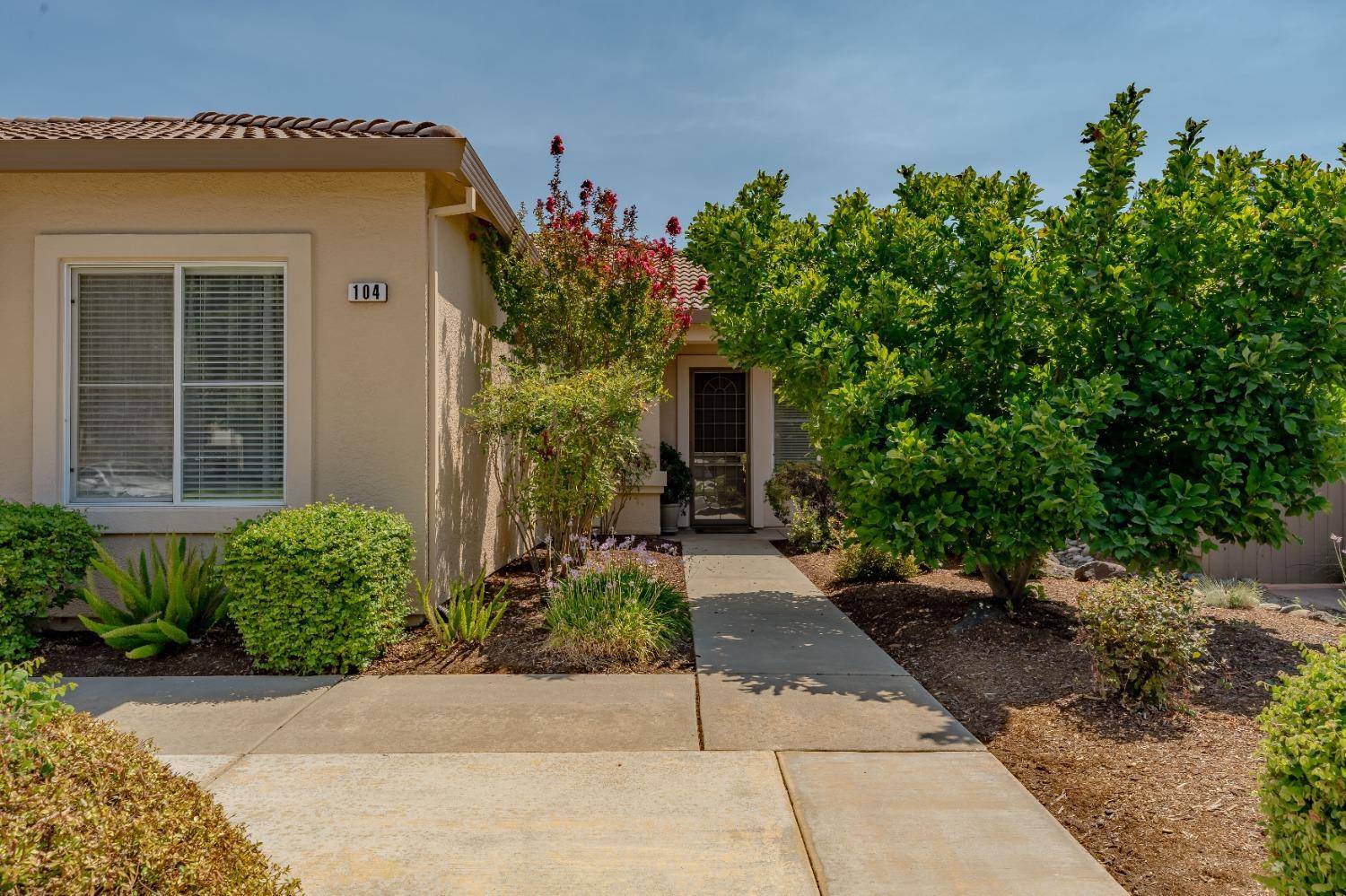 Roseville, CA 95747,104 Hemingway CT