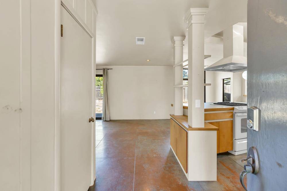 Sacramento, CA 95822,1441 Claremont WAY