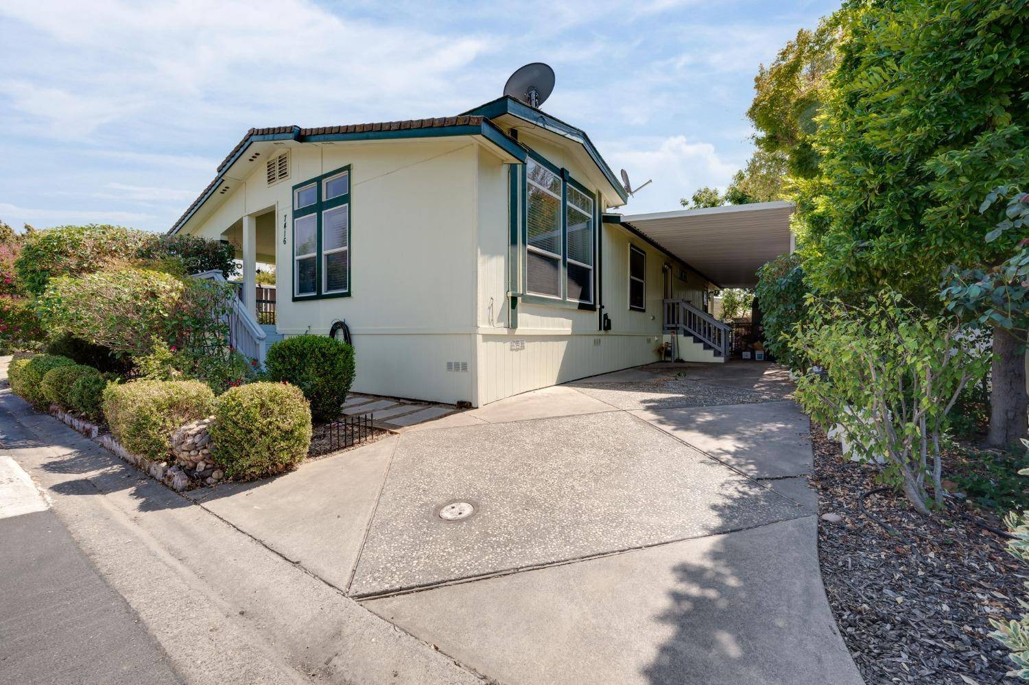 Sacramento, CA 95828,7416 Bouvais CIR