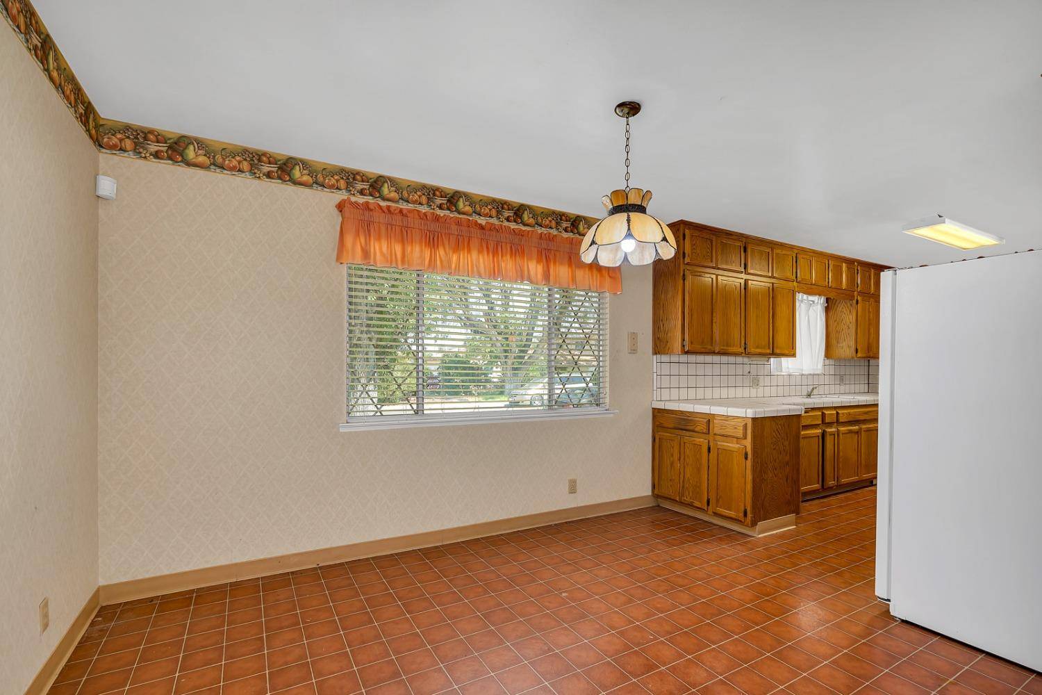 Los Banos, CA 93635,245 W K