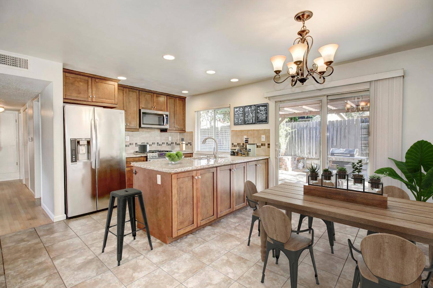 Sacramento, CA 95827,9946 Redstone DR