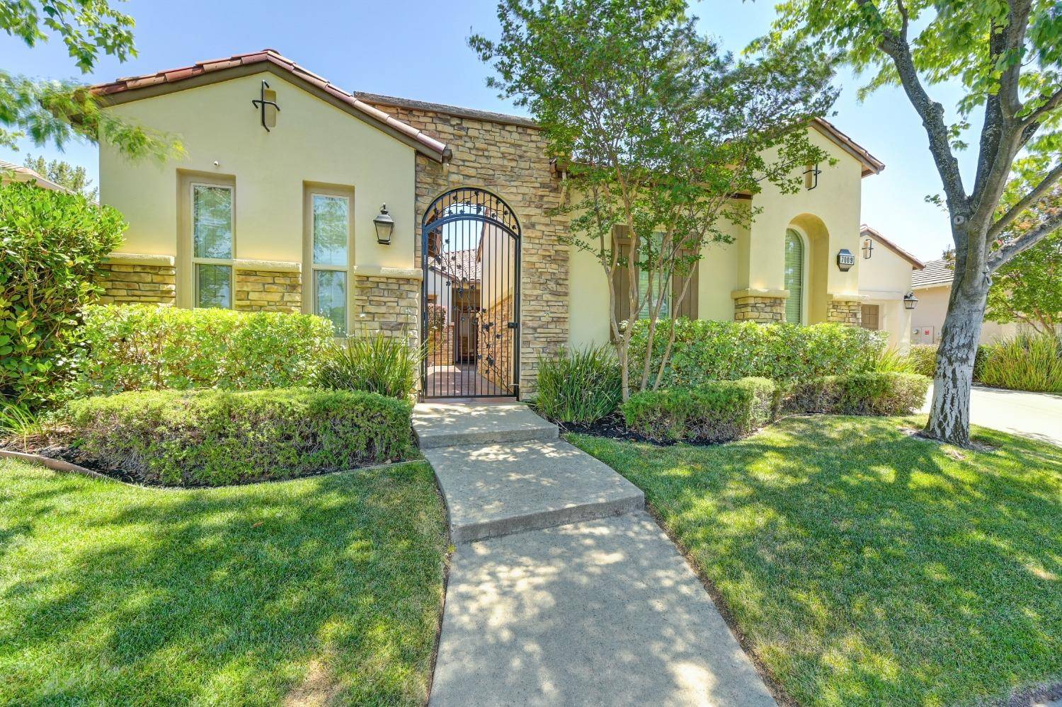 El Dorado Hills, CA 95762,7009 Gullane