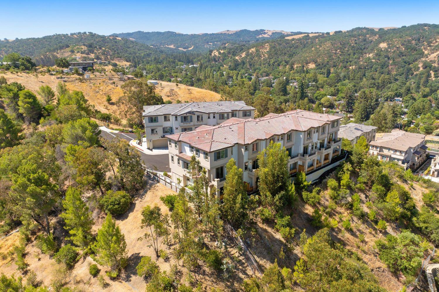 Martinez, CA 94553,521 Laurel Knoll CT