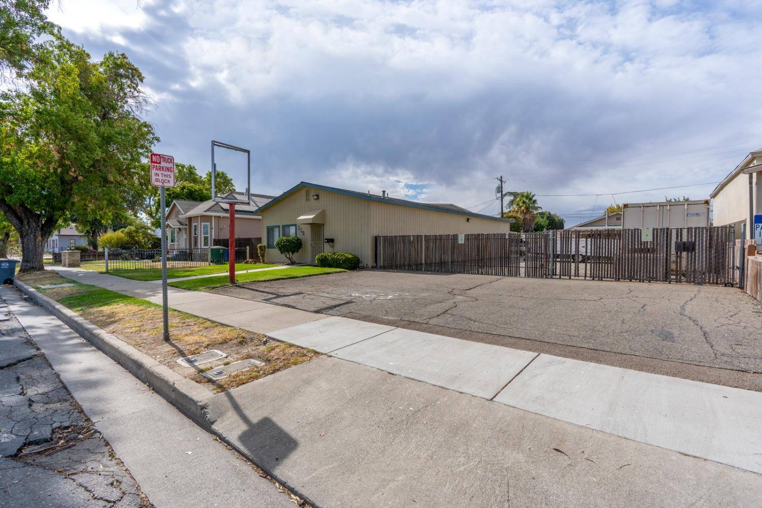 Los Banos, CA 93635,339 H ST