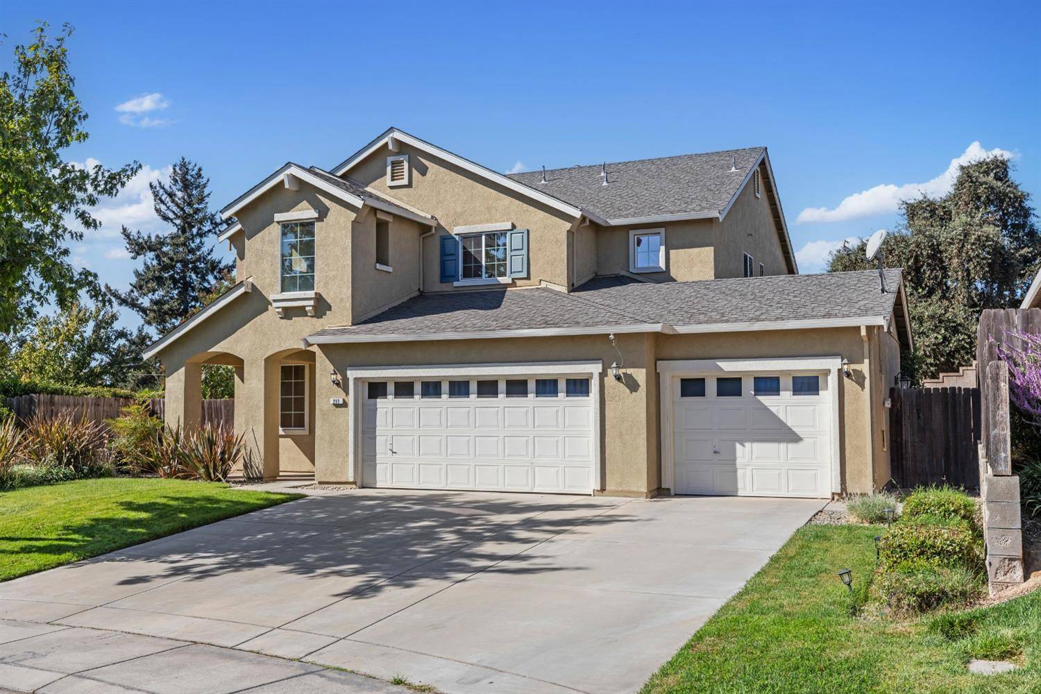 Waterford, CA 95386,213 Riverbend LN