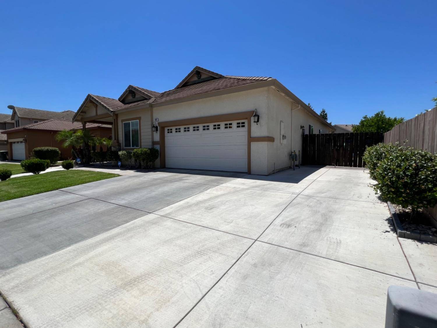 Manteca, CA 95336,991 Sebastian LN