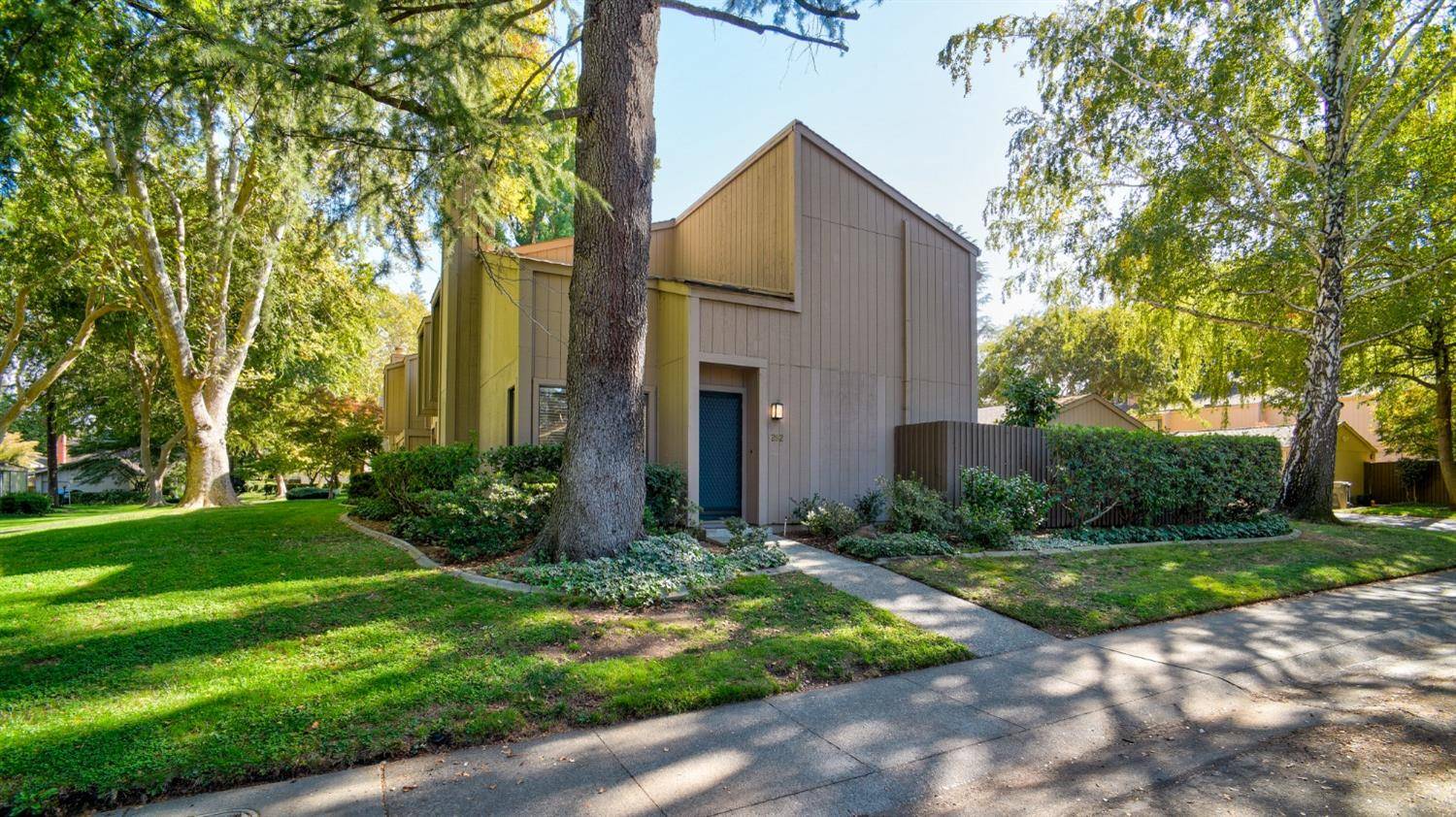 Sacramento, CA 95825,292 Hartnell PL