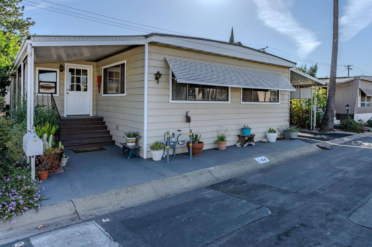 Sacramento, CA 95826,8181 Folsom #144