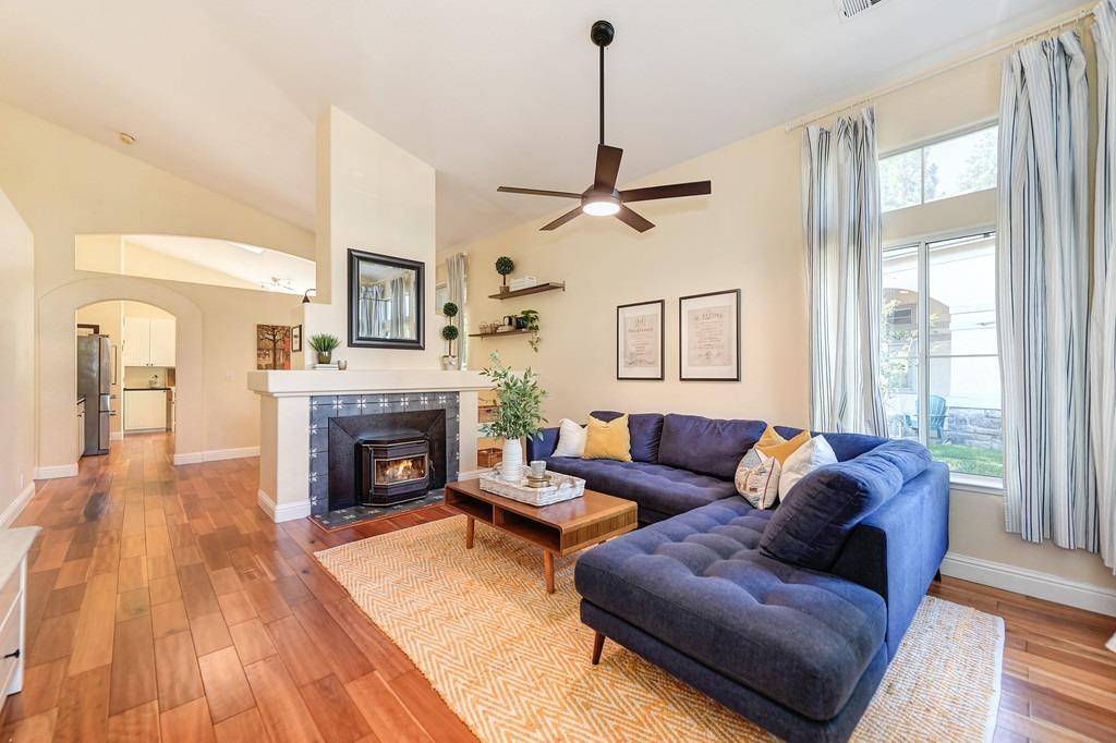 Roseville, CA 95661,208 Rochelle CT