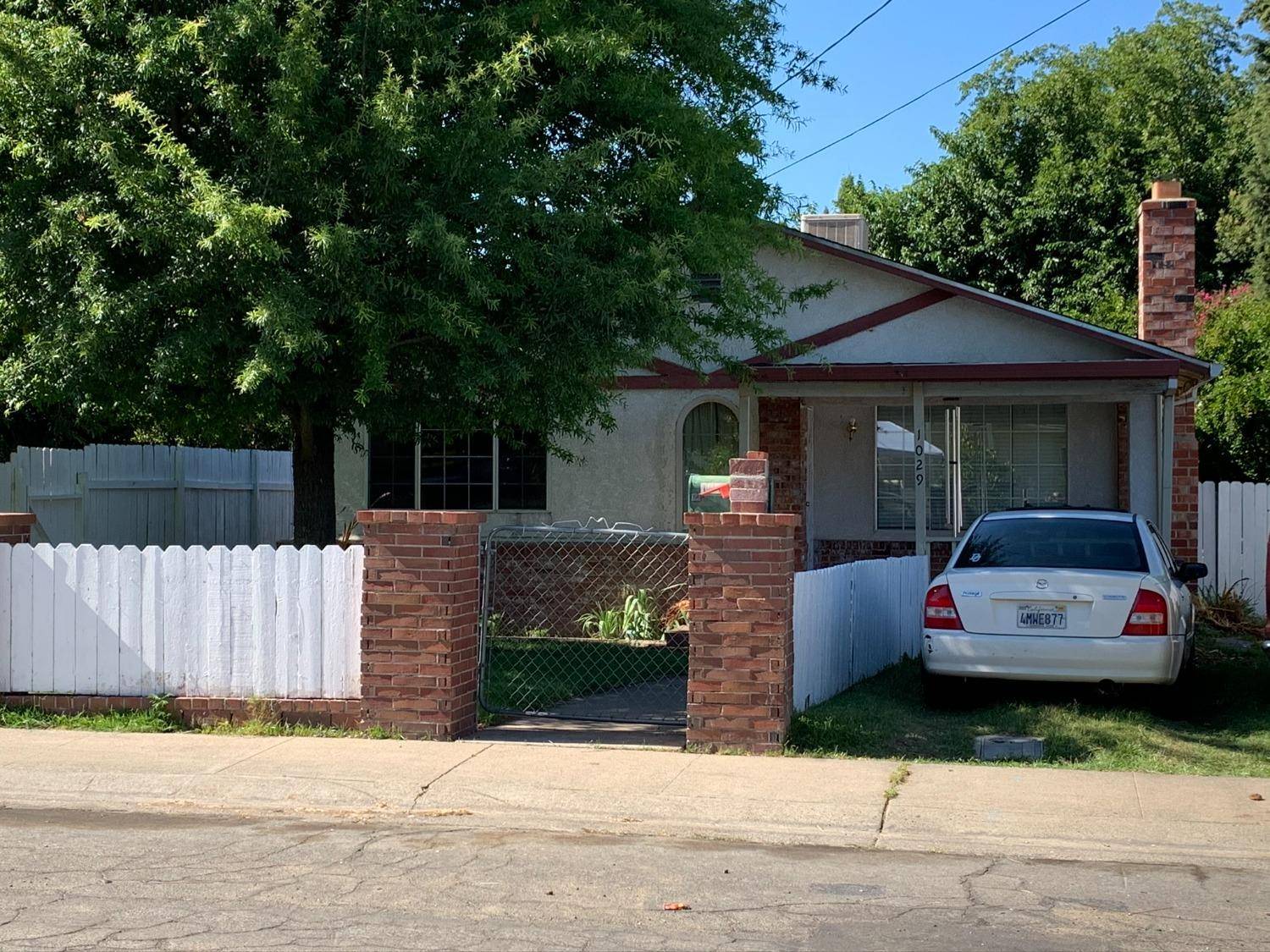 Sacramento, CA 95815,1029 Alamos AVE