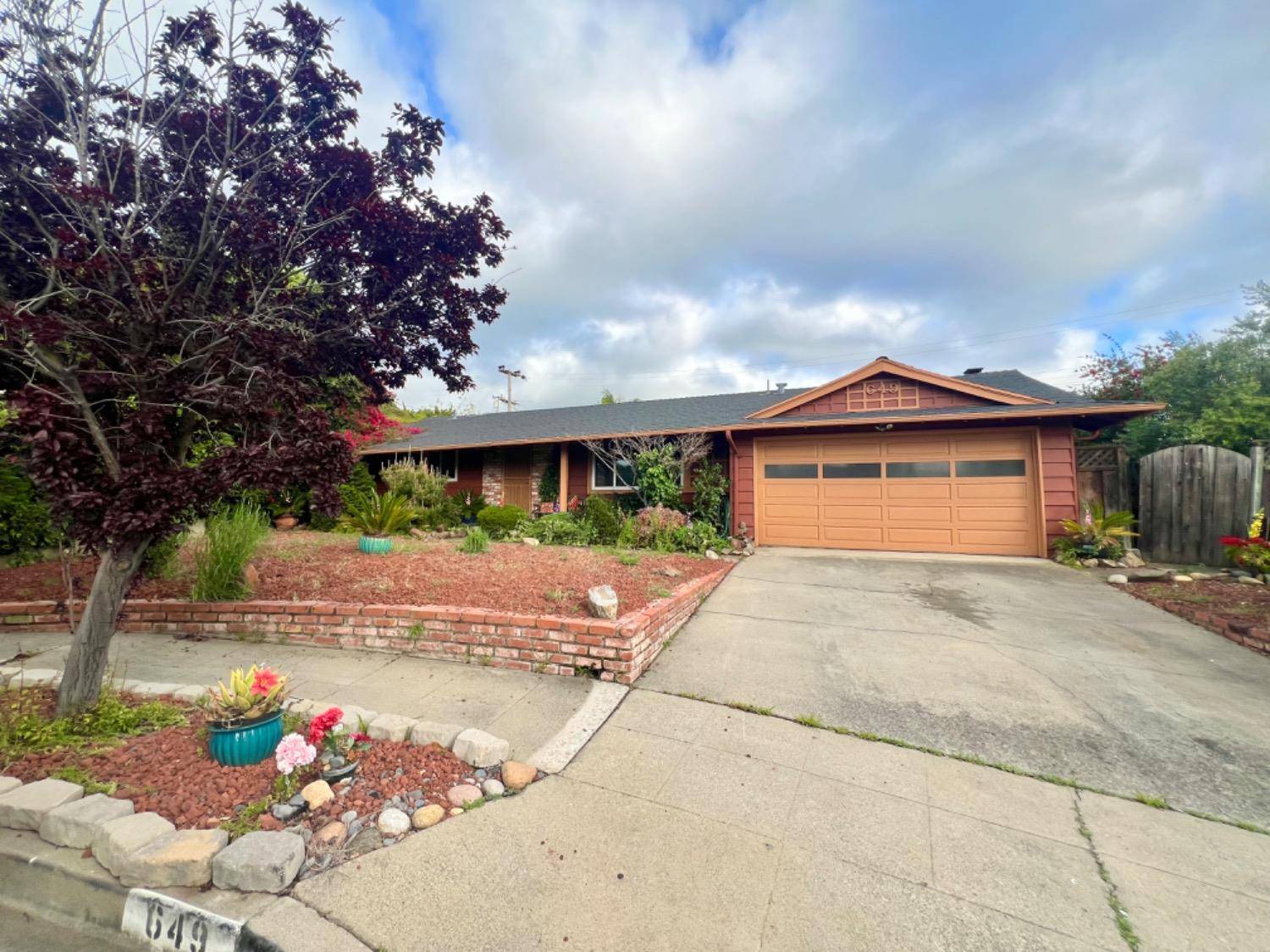 Hayward, CA 94544,649 Cherokee CT