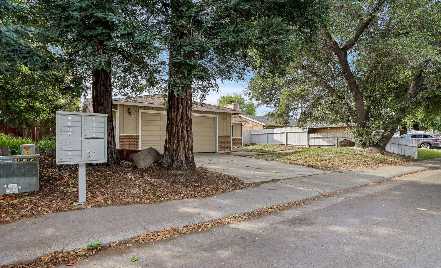 Sacramento, CA 95828,8108 Haystack DR