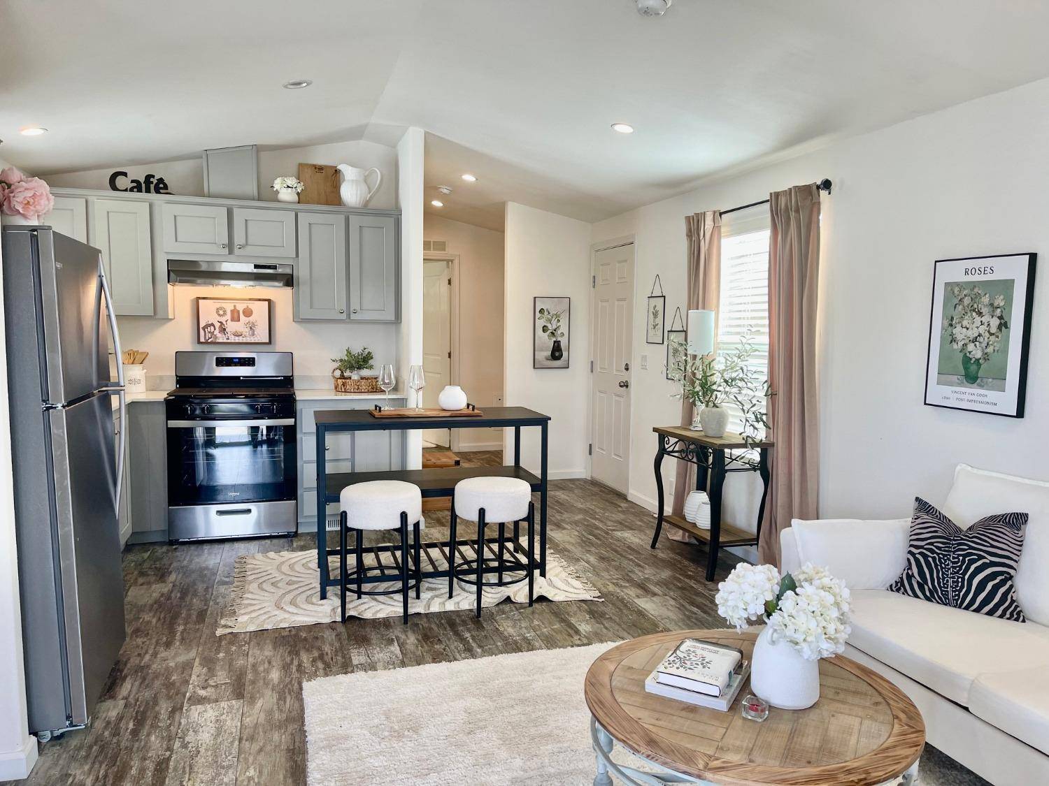 Davis, CA 85618,116 Hedy LN