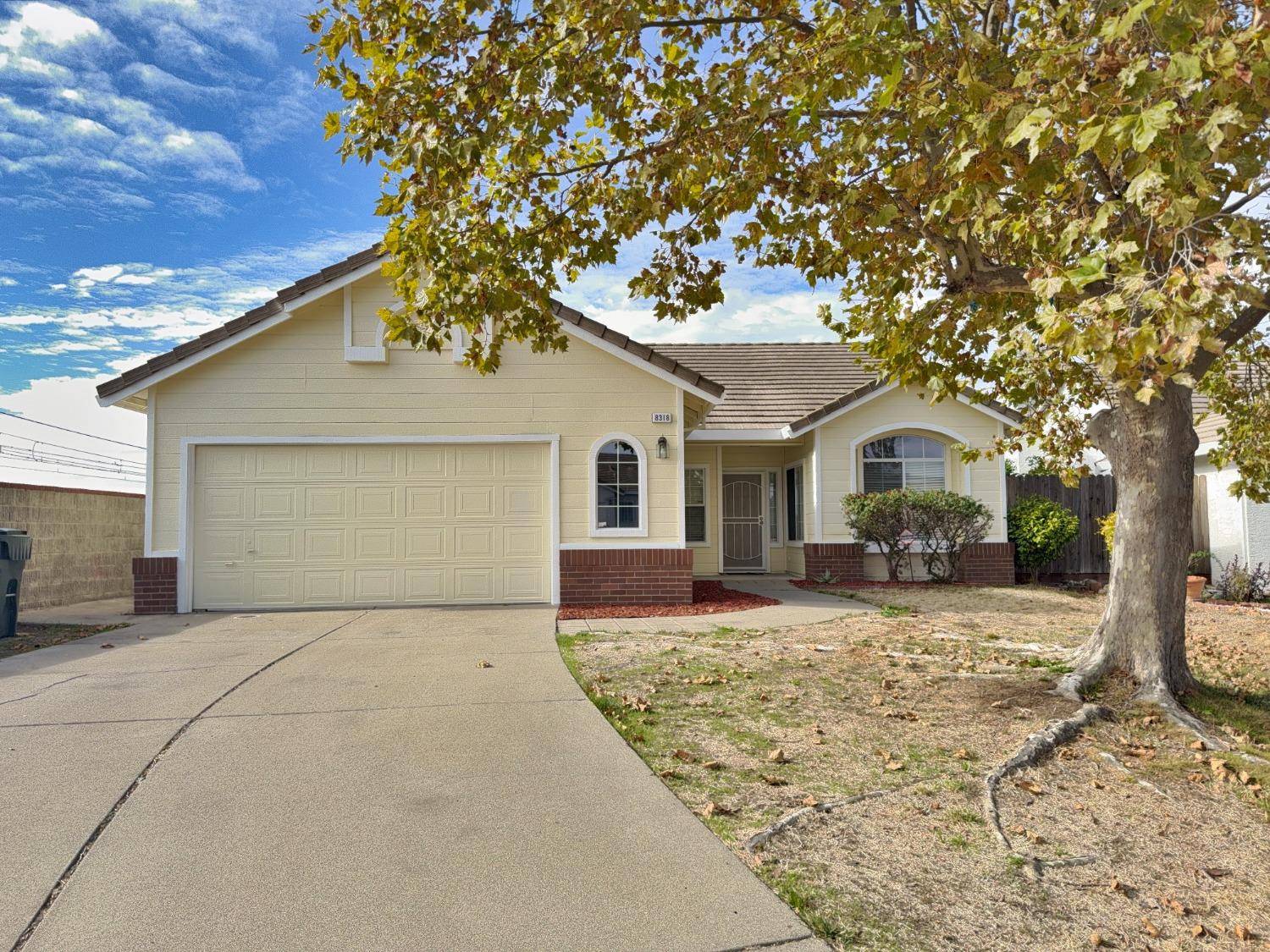 Sacramento, CA 95823,8318 Sunny Creek WAY