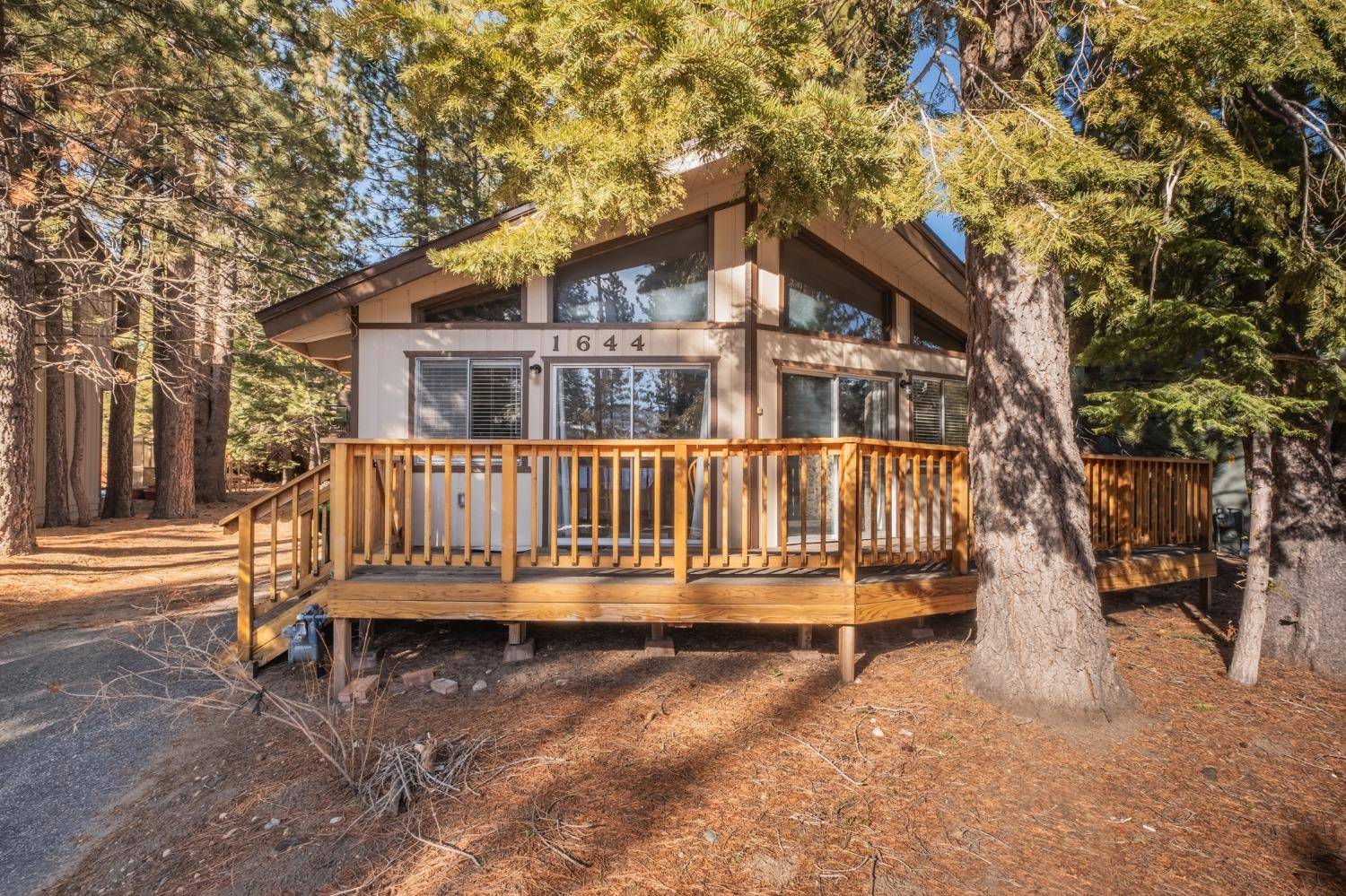 South Lake Tahoe, CA 96150,1644 Crystal Air DR