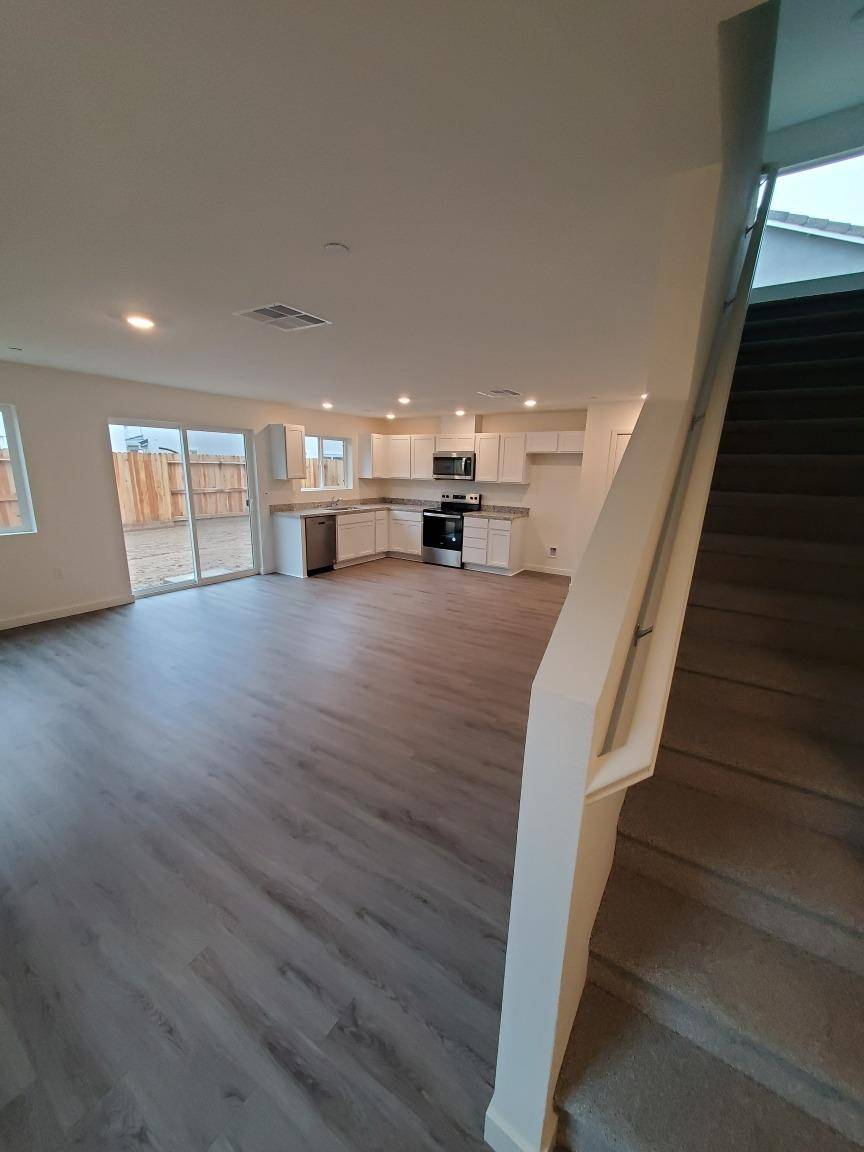 Roseville, CA 95747,316 Hammock PL