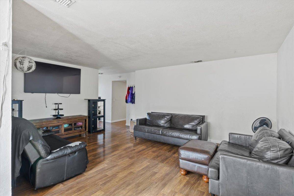Sacramento, CA 95838,366 Du Bois AVE