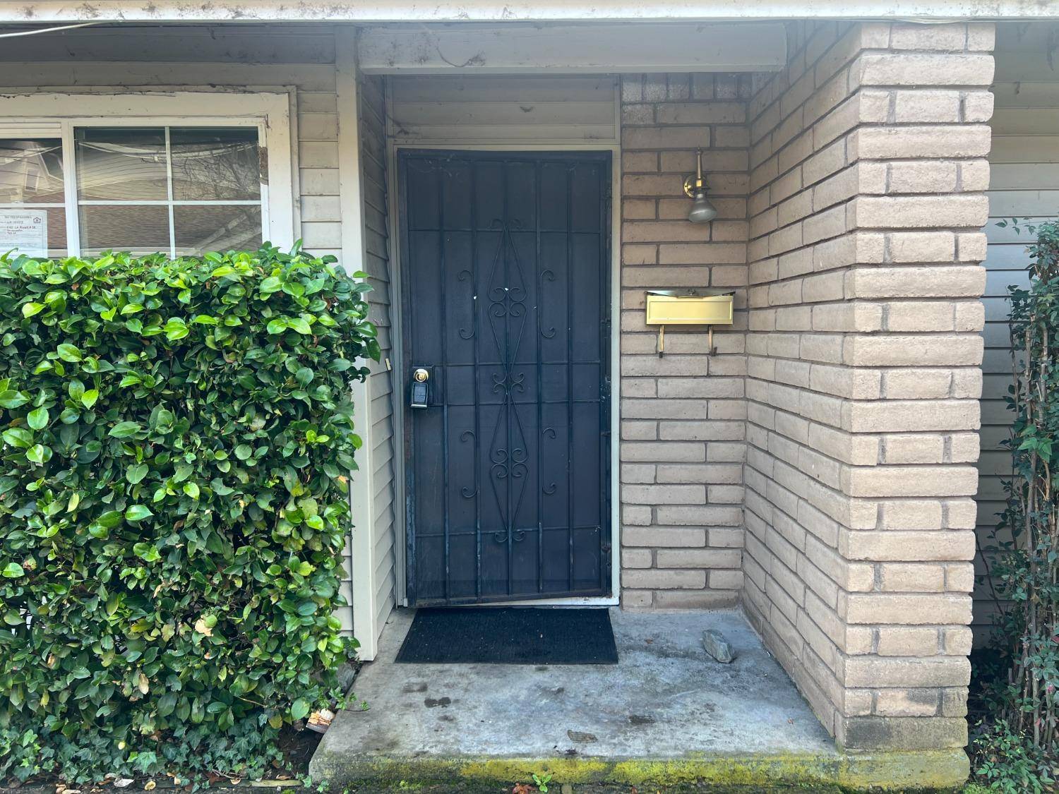 Sacramento, CA 95826,8105 La Riviera DR