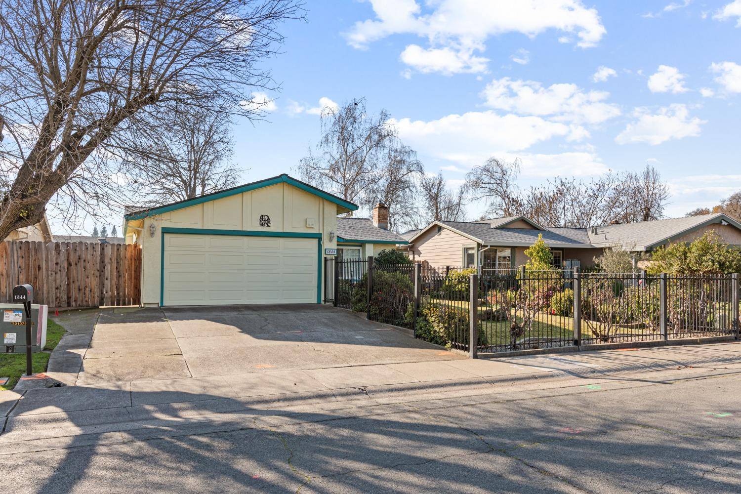 Sacramento, CA 95833,1844 Oak Rim WAY