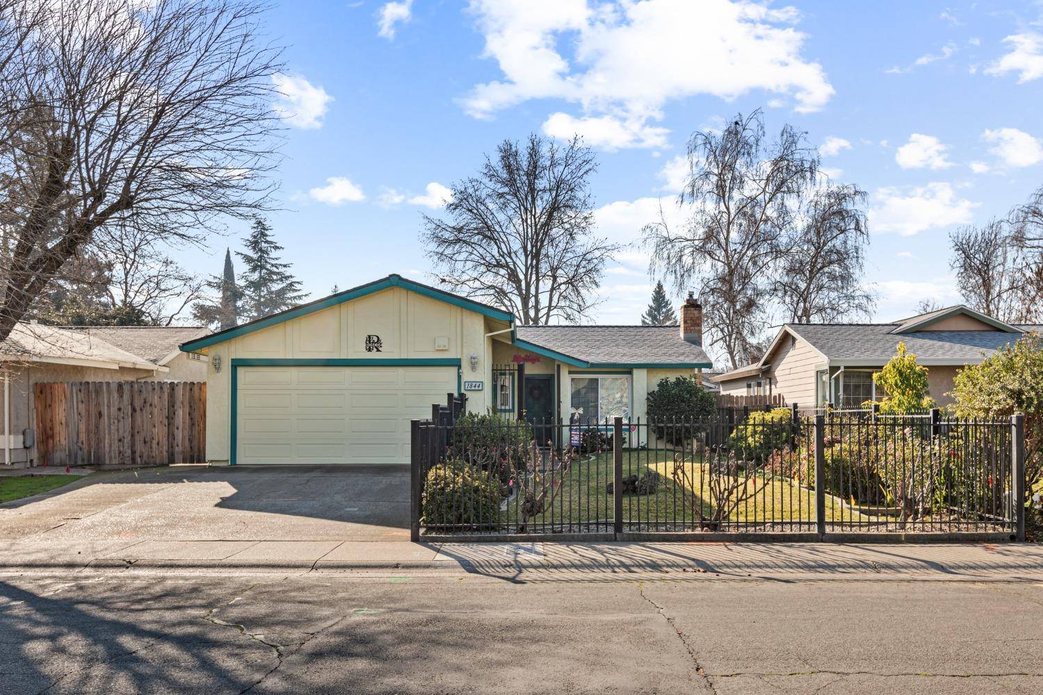 Sacramento, CA 95833,1844 Oak Rim WAY