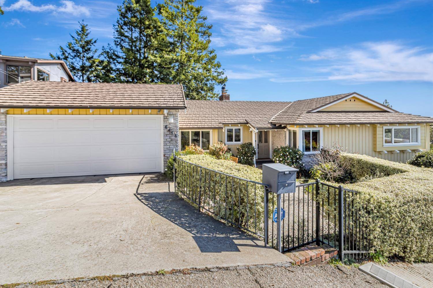 Oakland, CA 94611,6448 Farallon WAY