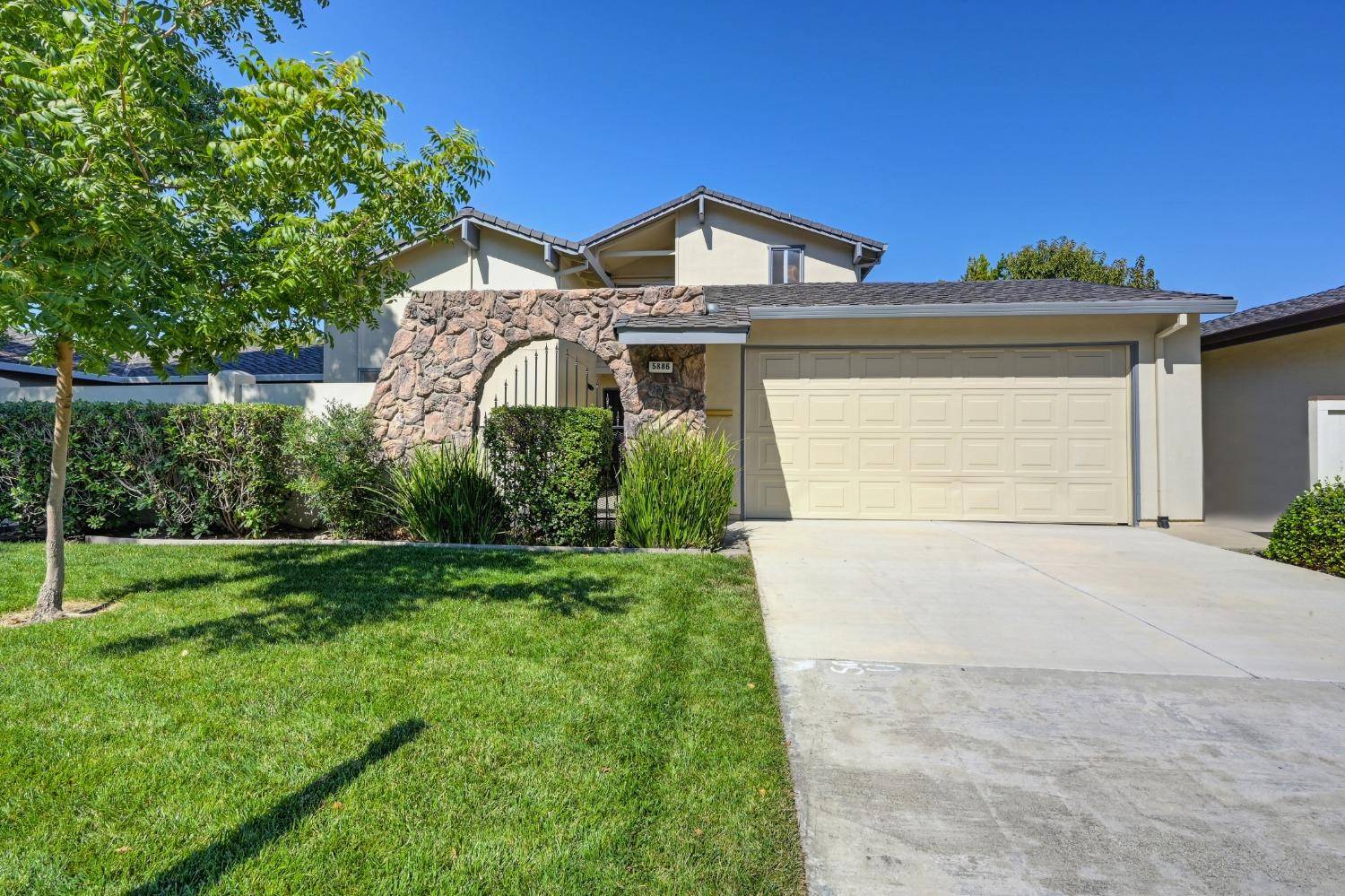 Sacramento, CA 95822,5886 Kahara CT