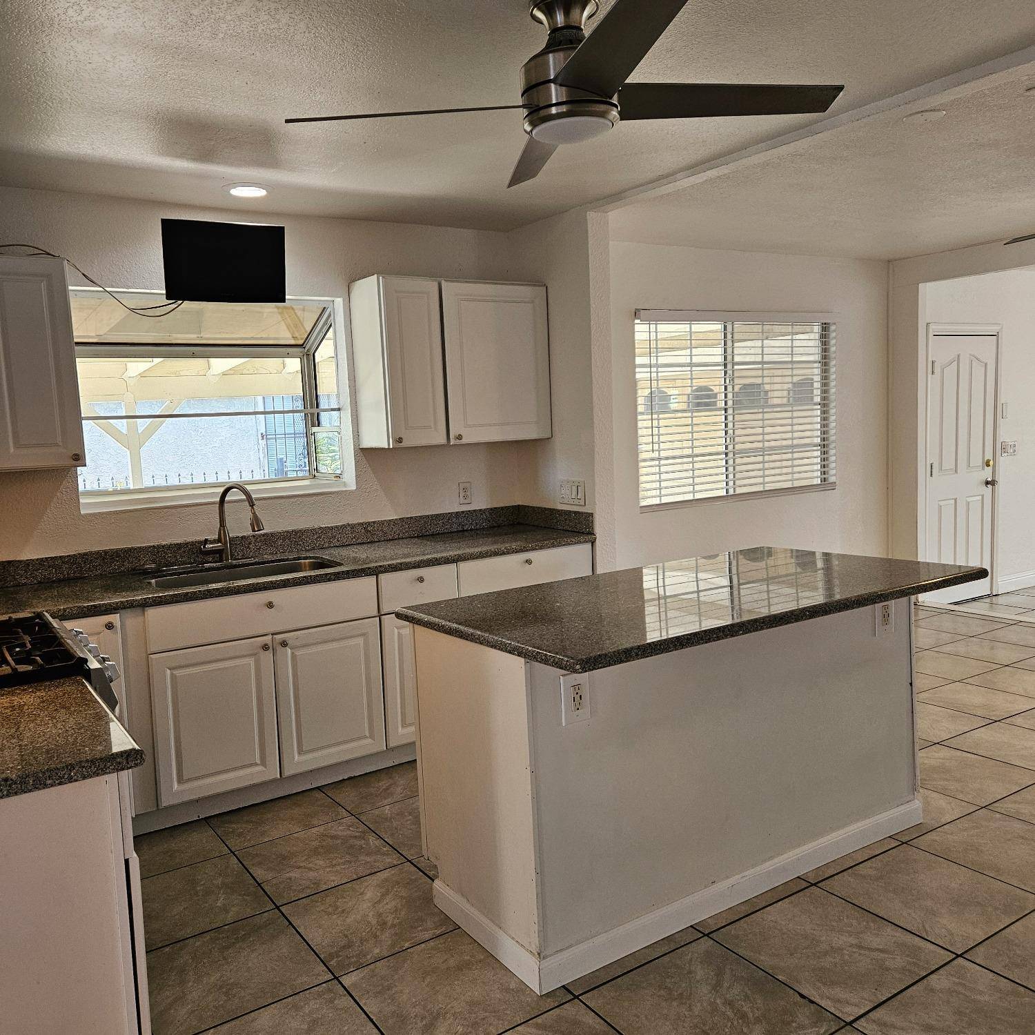 Stockton, CA 95206,1548 Carpenter RD