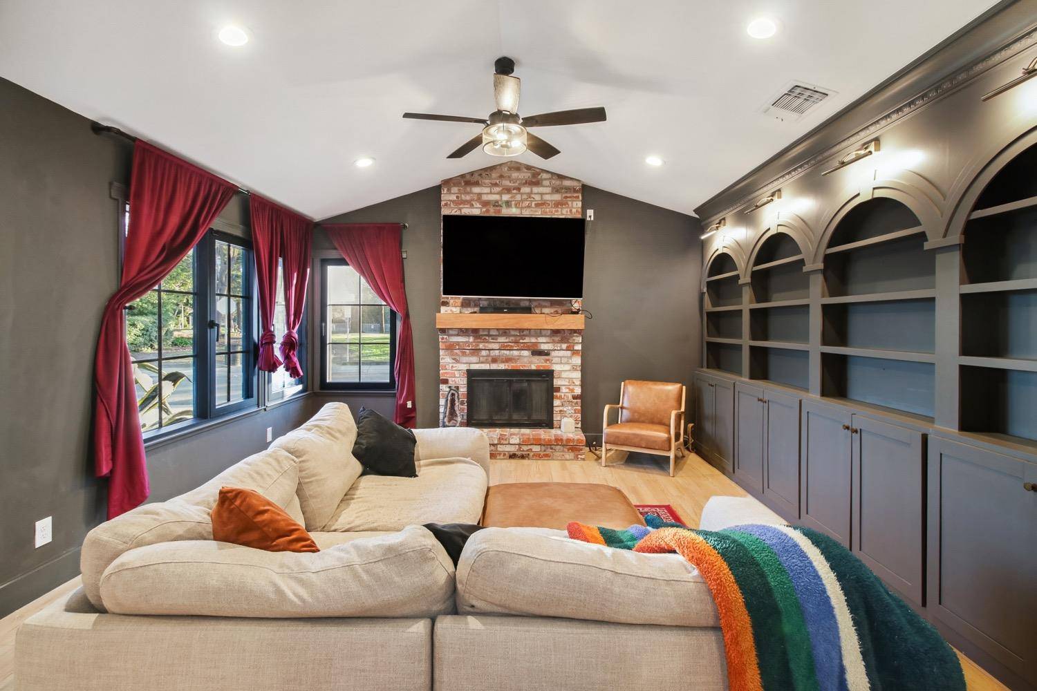Sacramento, CA 95831,6920 Steamboat WAY