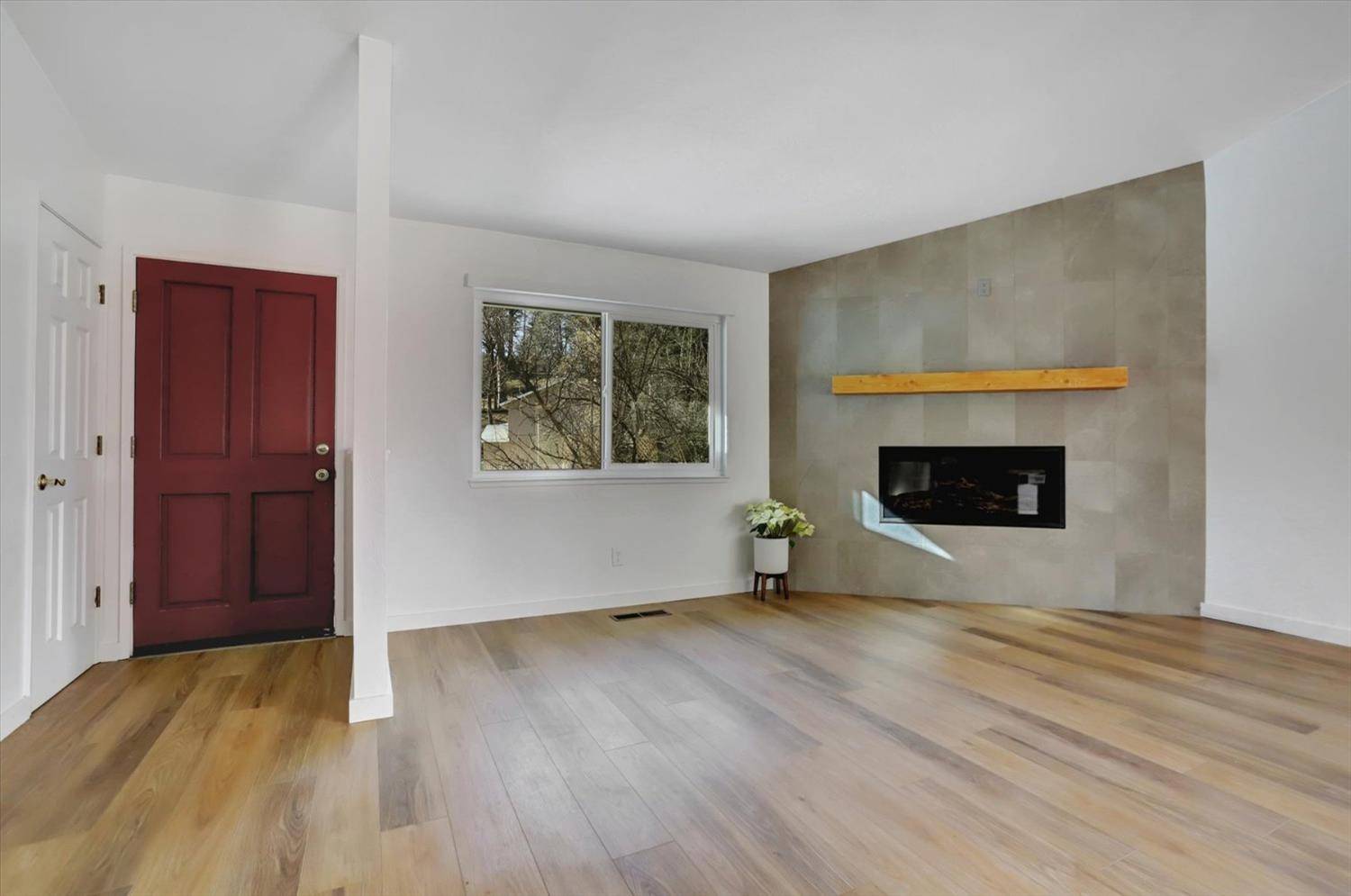 Grass Valley, CA 95945,749 Doris DR