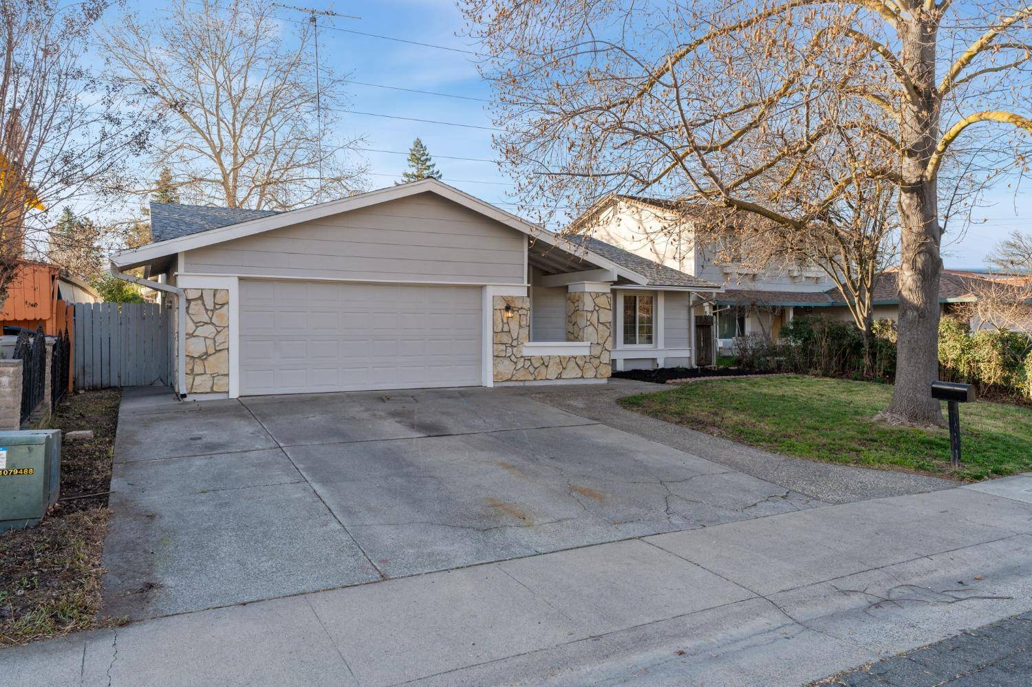 Sacramento, CA 95833,989 Regatta DR