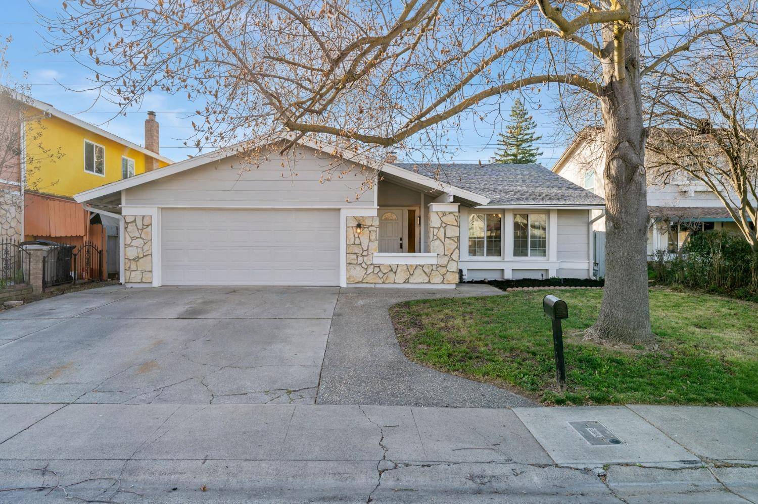 Sacramento, CA 95833,989 Regatta DR