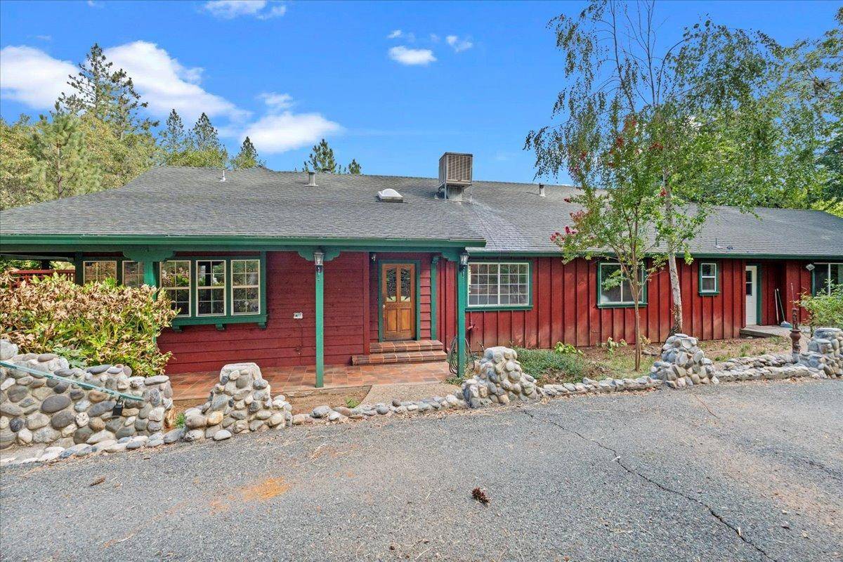 Applegate, CA 95703,300 Larsen LN