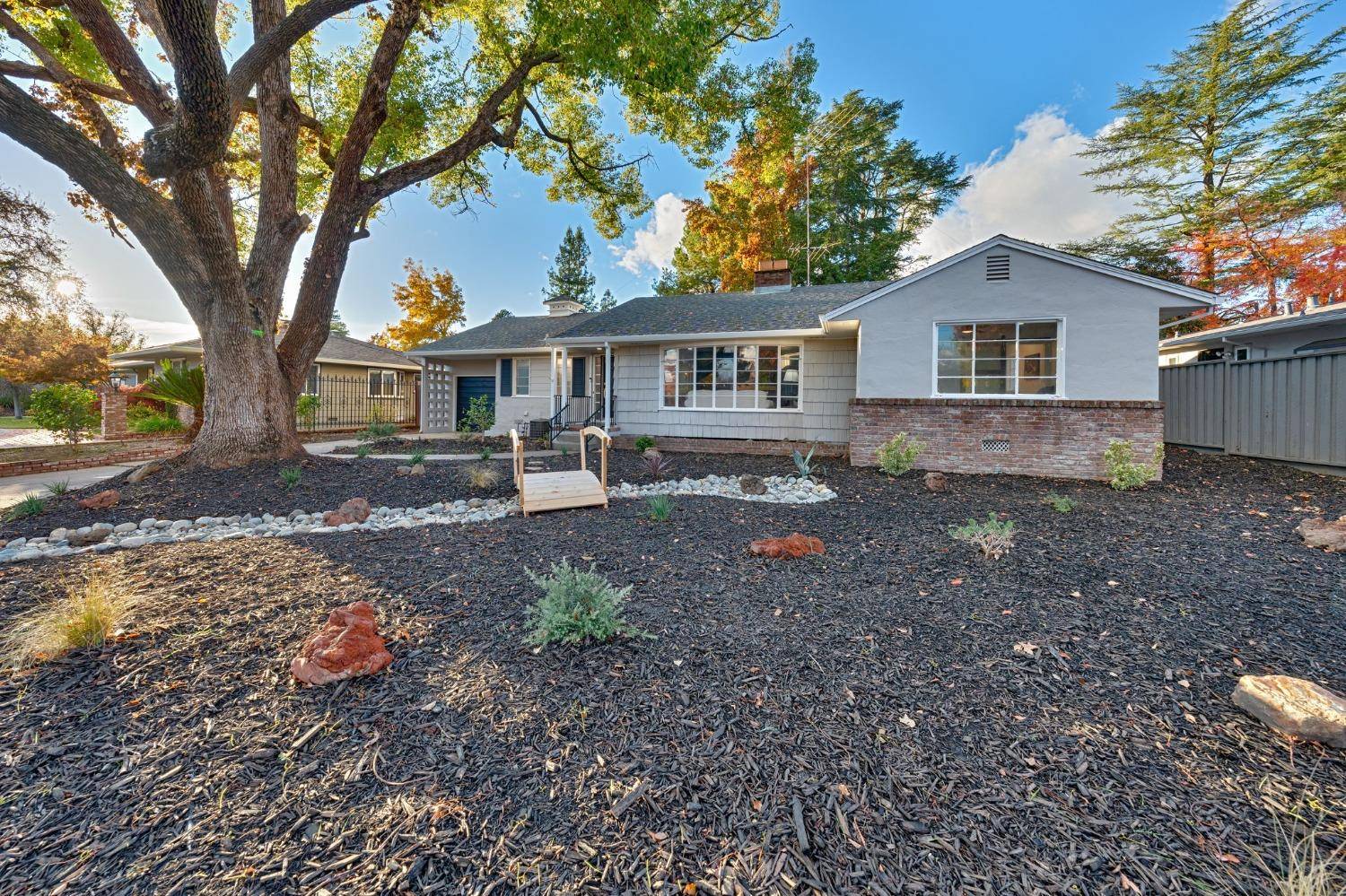 Sacramento, CA 95822,4730 S Land Park DR