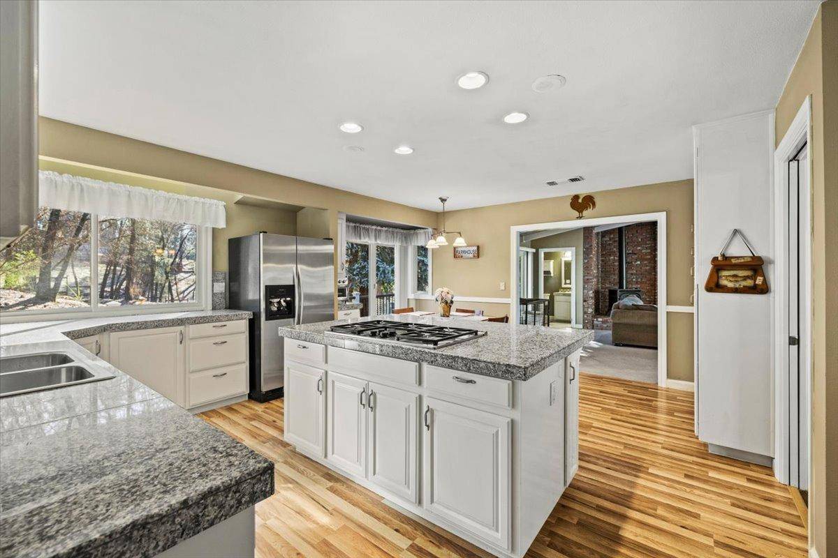 Meadow Vista, CA 95722,810 Dogwood Bend