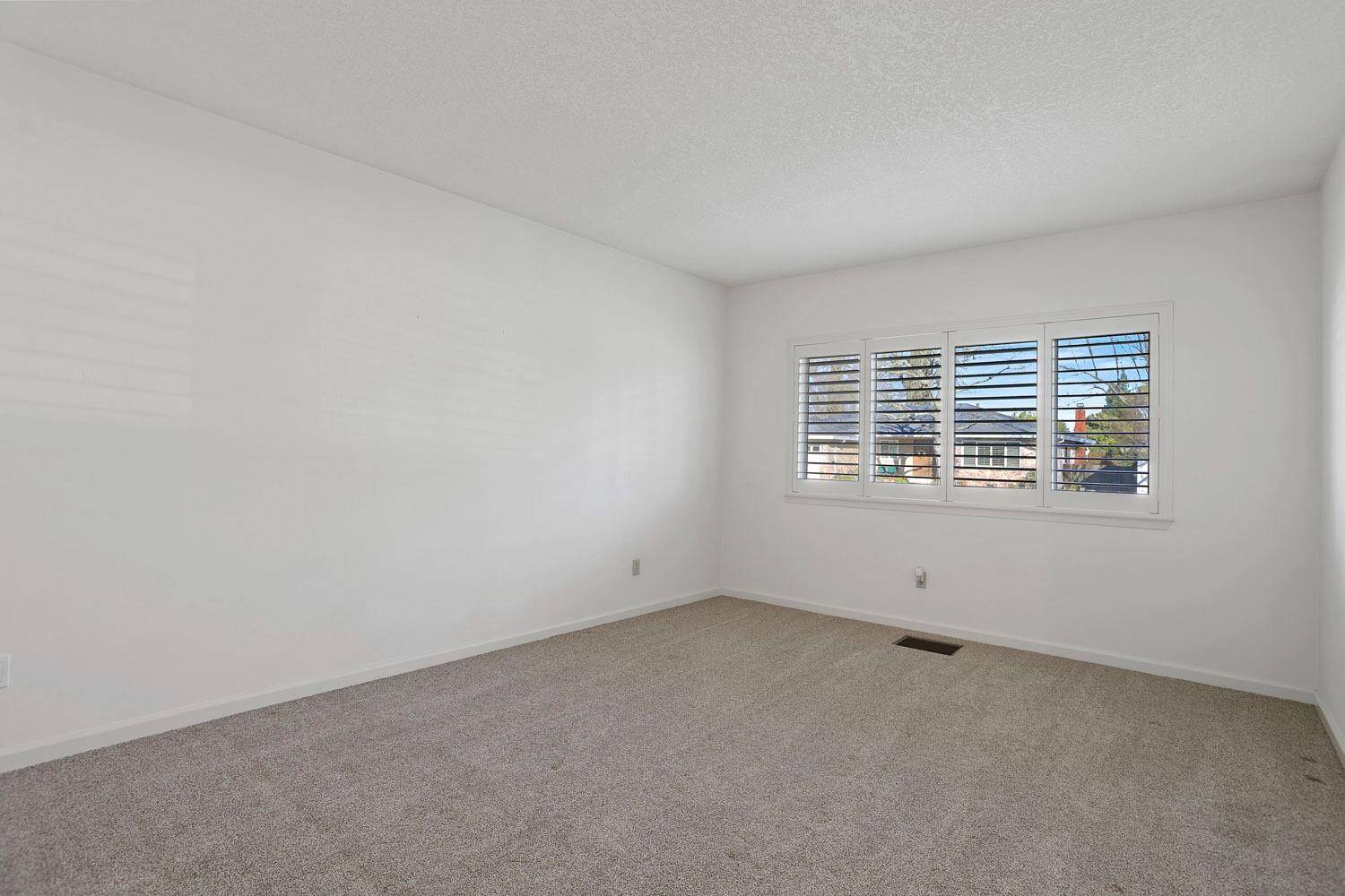 Carmichael, CA 95608,6438 Rolling WAY