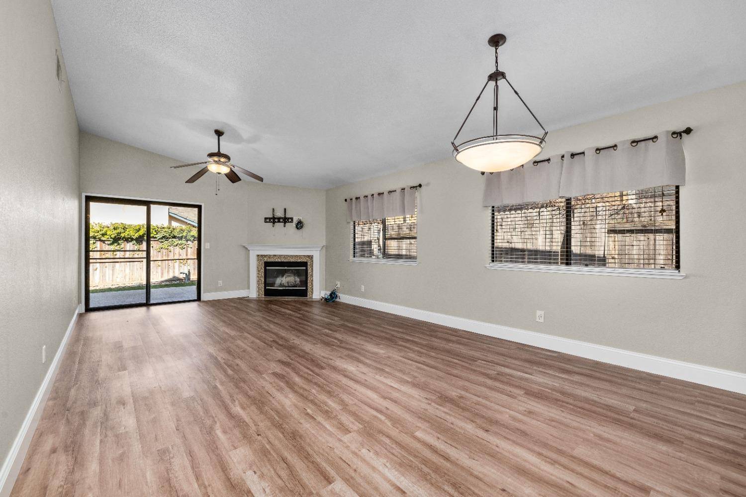 Roseville, CA 95678,324 Sawtell RD