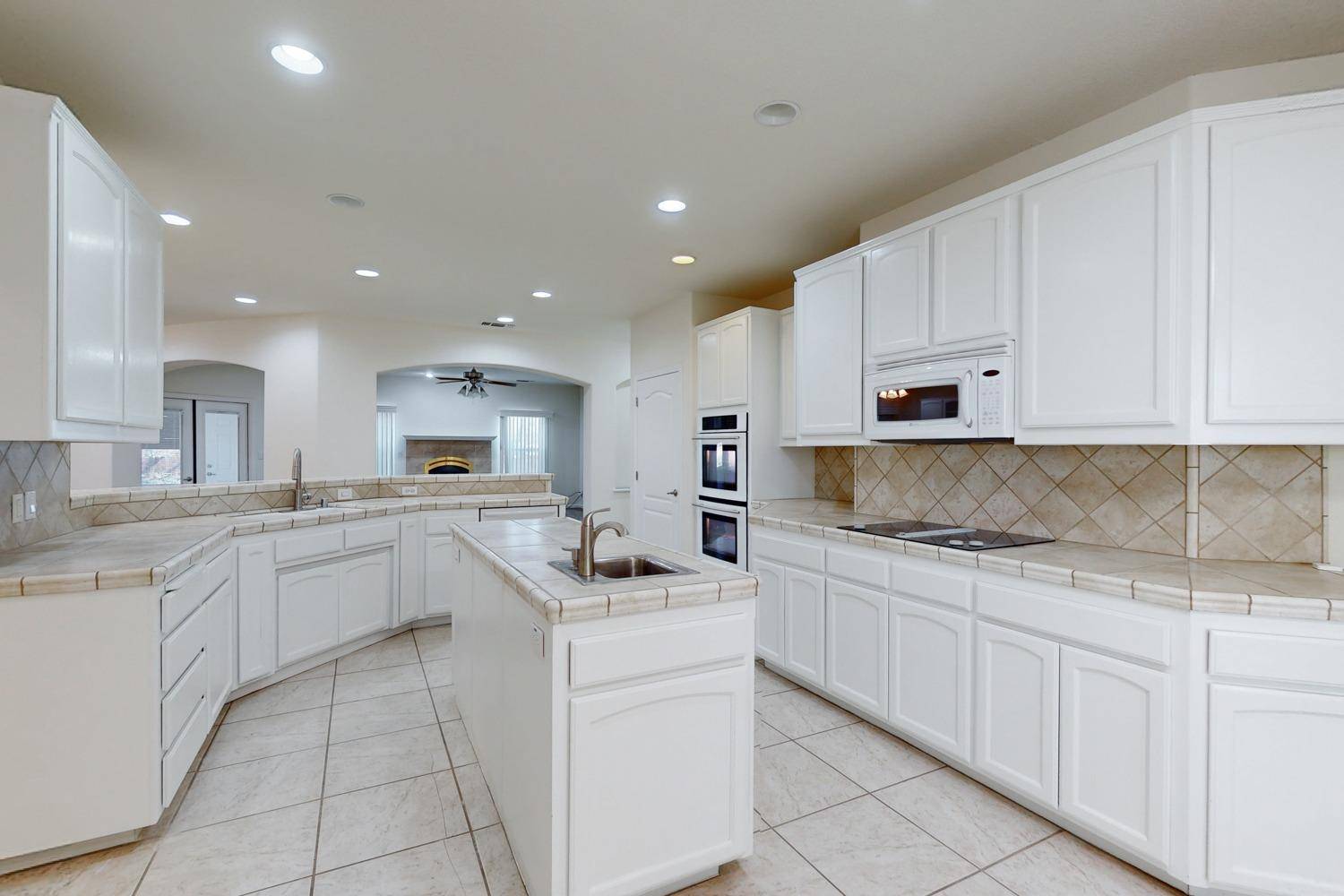 Yuba City, CA 95993,1983 Hooper RD