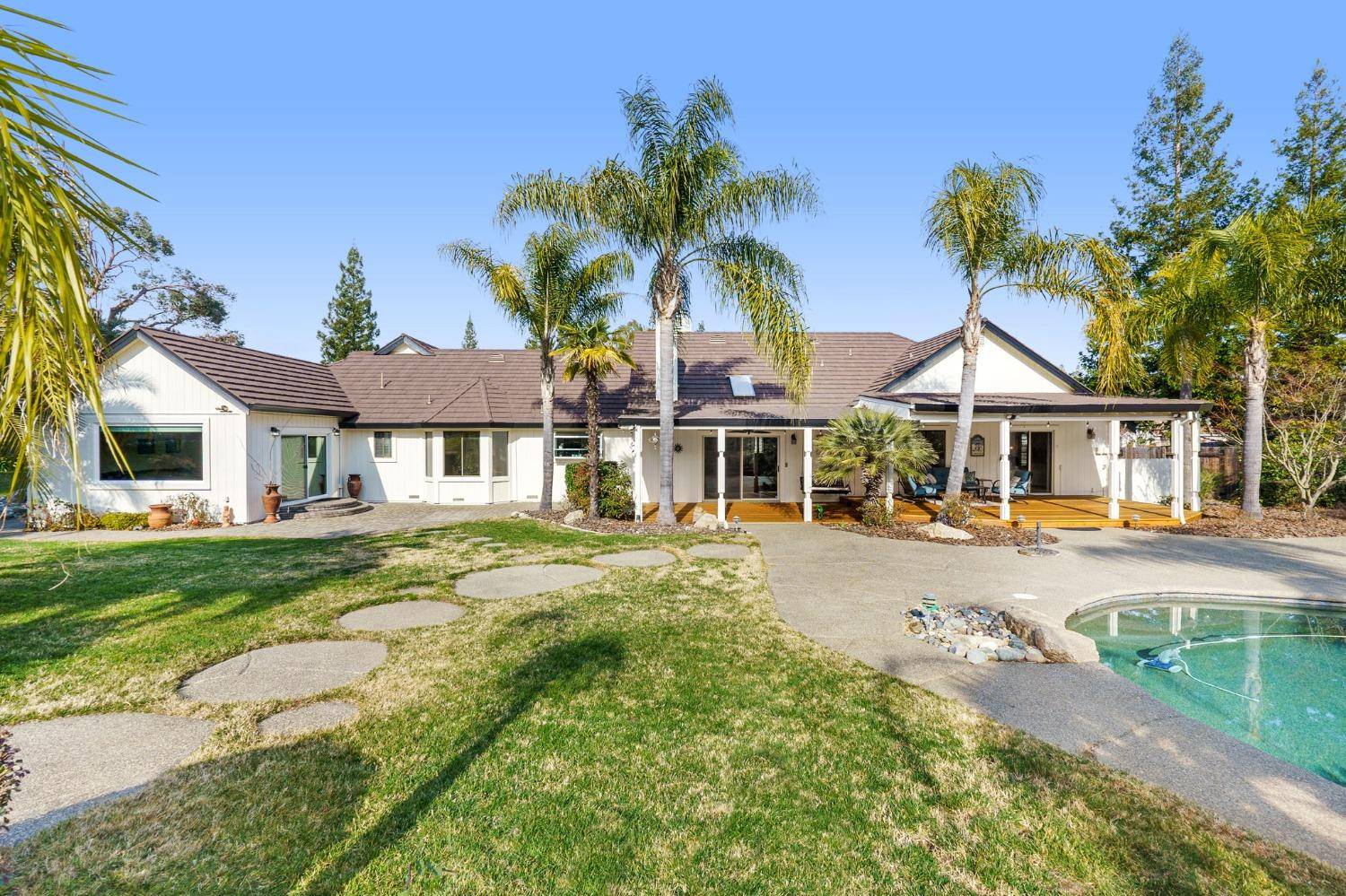 Orangevale, CA 95662,8816 Country Creek DR