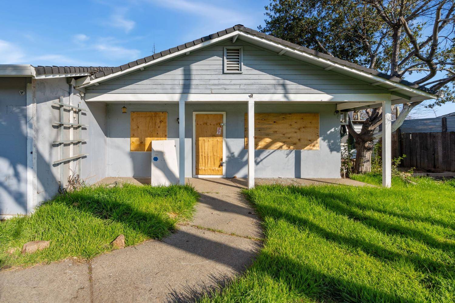 Rio Linda, CA 95673,125 W U ST