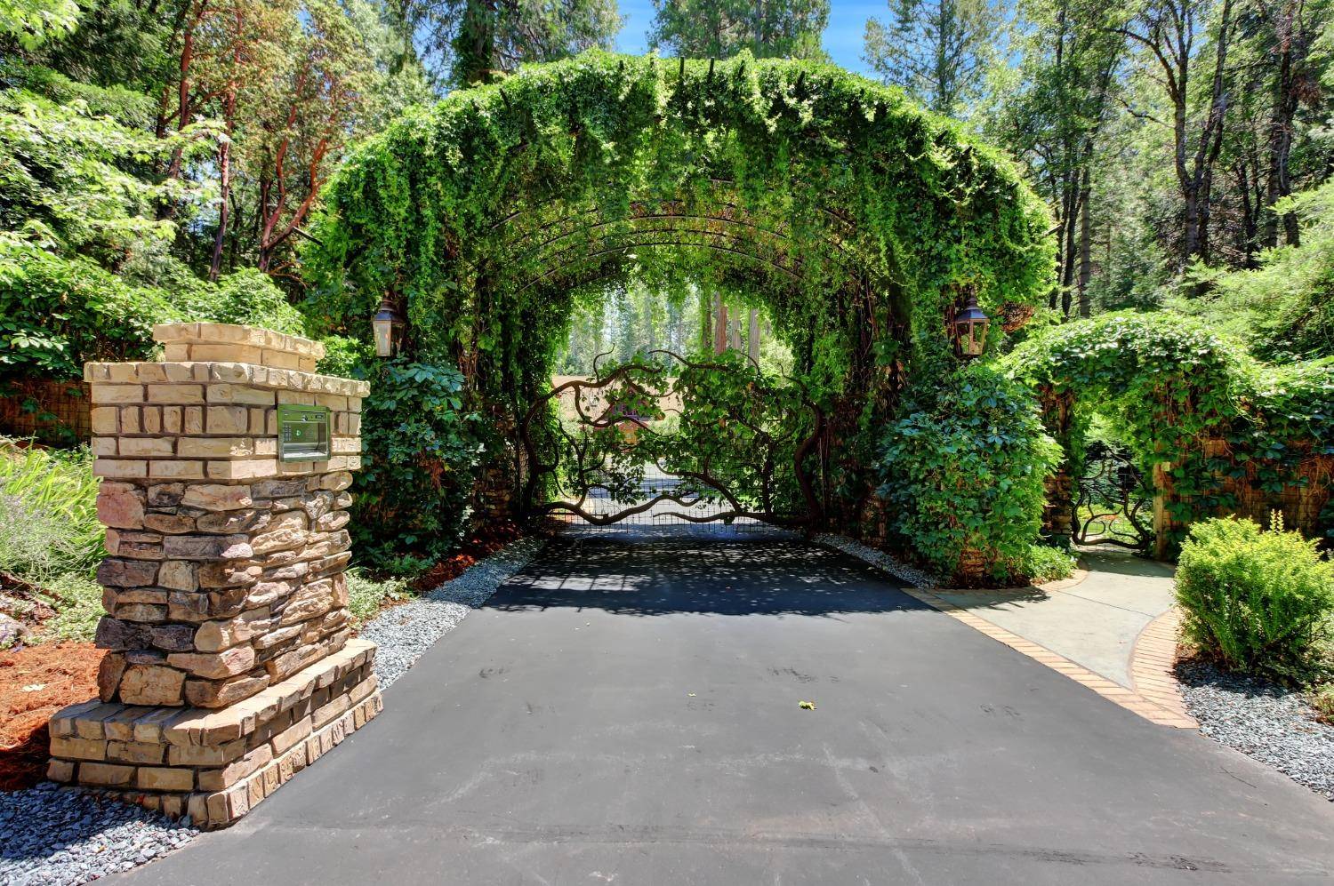 Nevada City, CA 95959,13027 Robin RD
