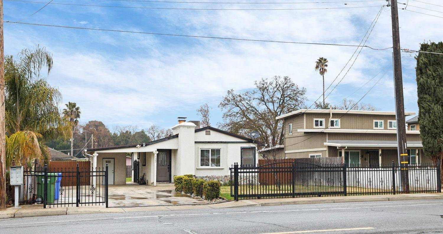 Galt, CA 95632,137 F ST