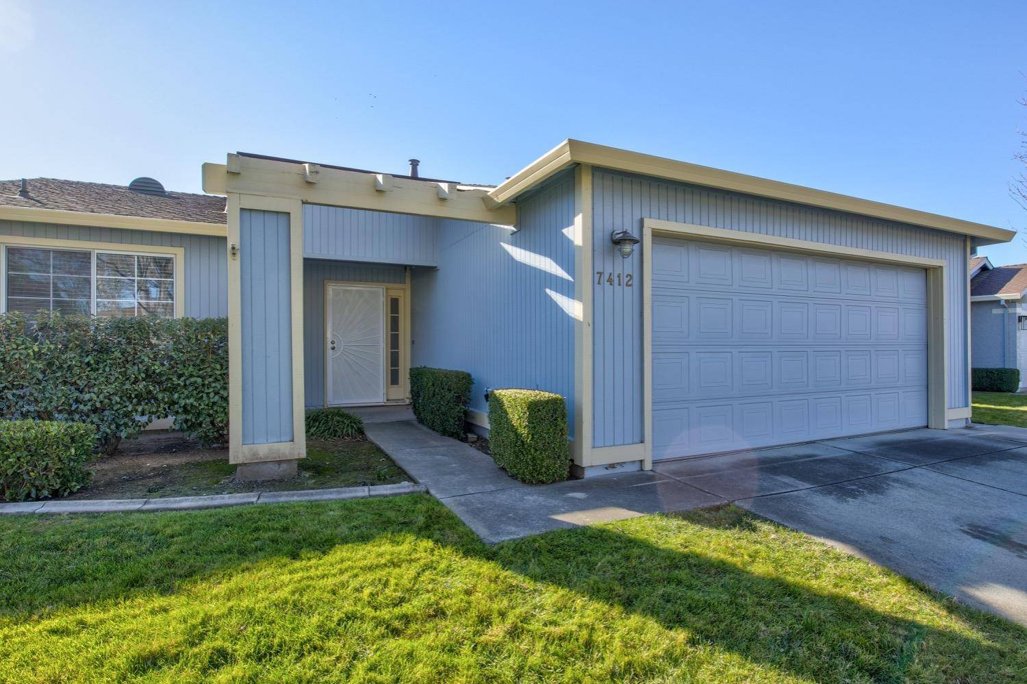 Sacramento, CA 95828,7412 Sunborough LN